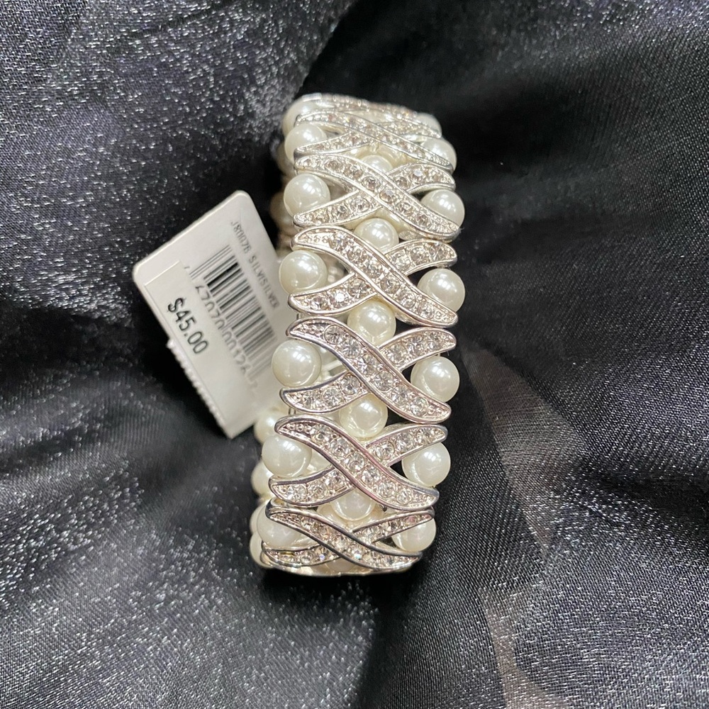 Pearl and diamond bracket